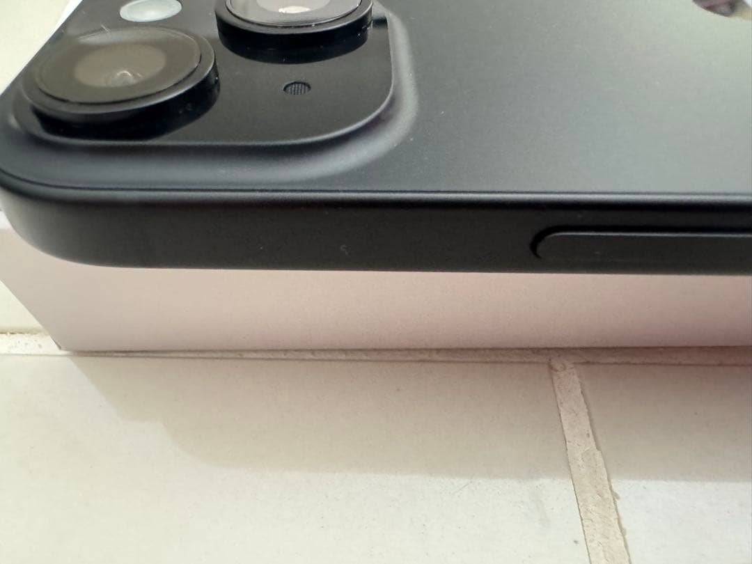 【超美品／おまけ付き】iPhone15 128GB ブラック 国内SIMフリー
