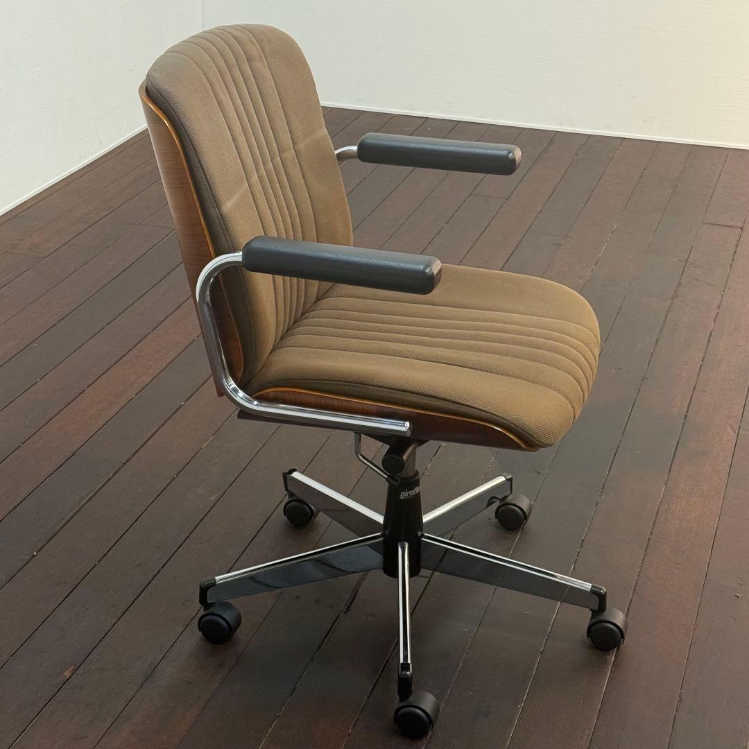 H21K2a スイス ジロフレックス ブラザ プライウィッド 83 デスクチェア
