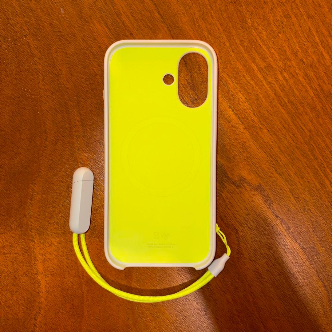 Beats iPhone 17 Kickstand Case ライムストーン