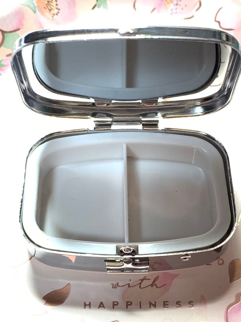 「えりちゃん専用」レジン 虹色 ねこ ピルケース