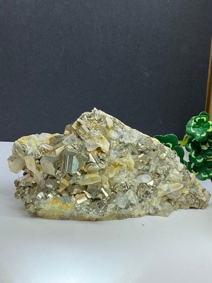 天然石　パイライト　大きな原石　水晶共生　約466g⭐️2153