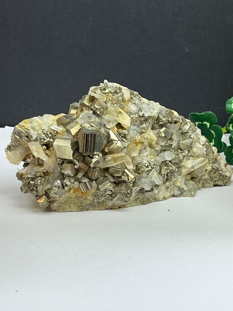 天然石　パイライト　大きな原石　水晶共生　約466g⭐️2153