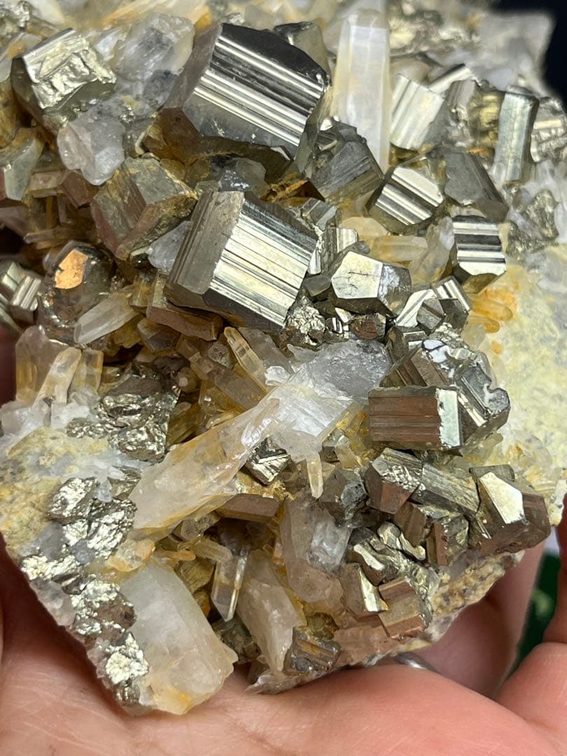 天然石　パイライト　大きな原石　水晶共生　約466g⭐️2153