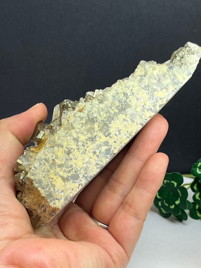 天然石　パイライト　大きな原石　水晶共生　約466g⭐️2153