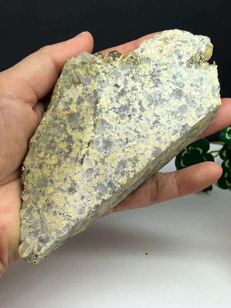 天然石　パイライト　大きな原石　水晶共生　約466g⭐️2153