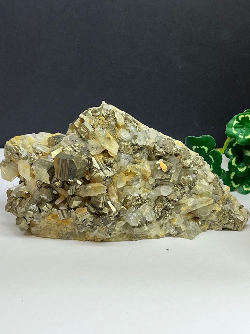 天然石　パイライト　大きな原石　水晶共生　約466g⭐️2153