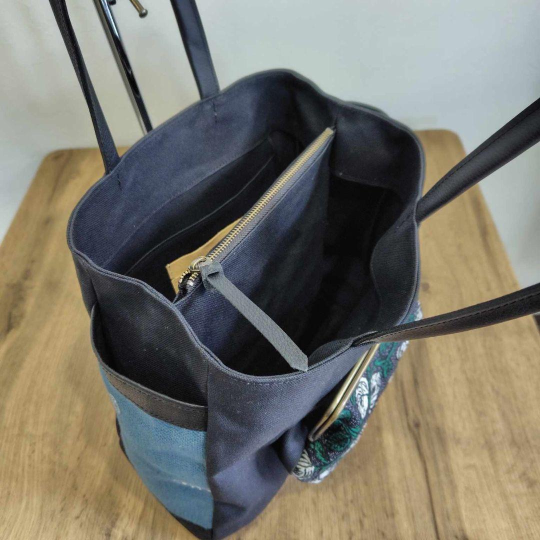 ミナペルホネン/rosyロージィーネイビー/がま口ポケット仕切り付きトート