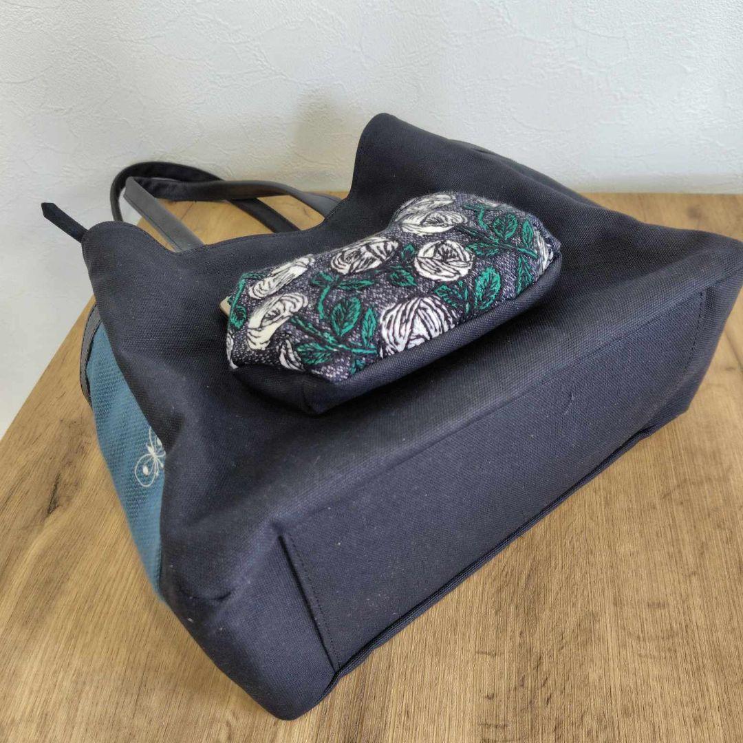 ミナペルホネン/rosyロージィーネイビー/がま口ポケット仕切り付きトート