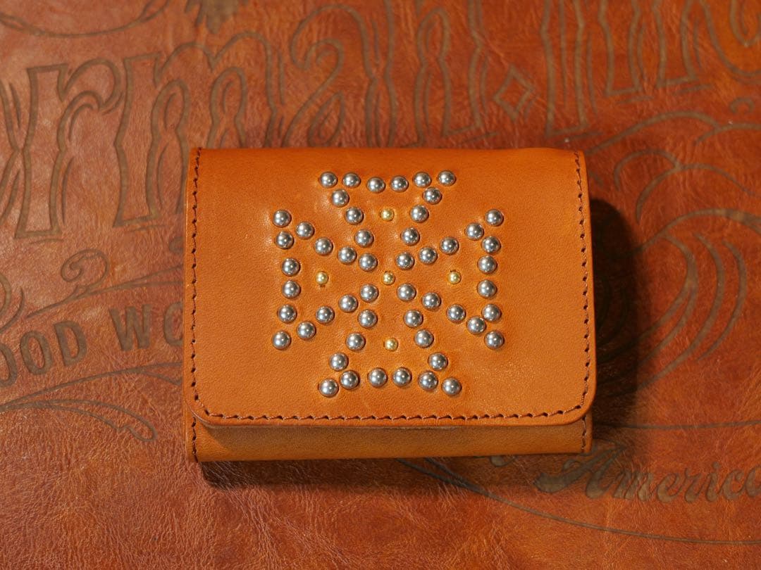 栃木レザー　ウォレット　財布　トラッカー　アイアンクロス　スタッズ　ミニ　二つ折