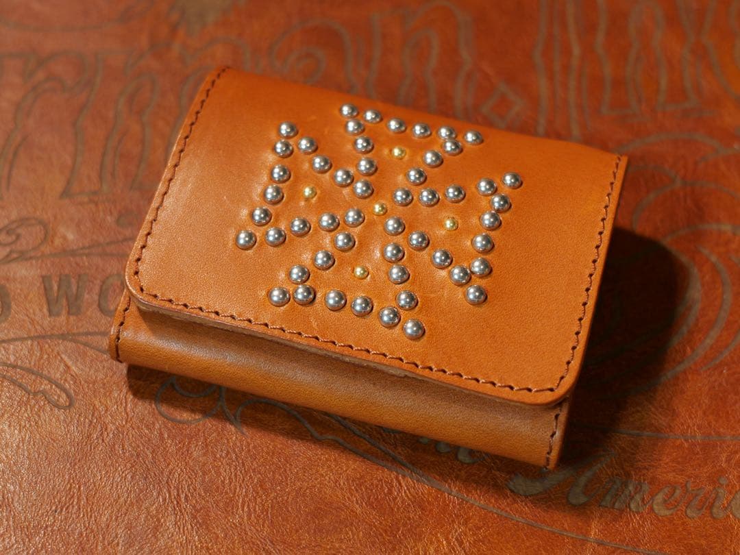 栃木レザー　ウォレット　財布　トラッカー　アイアンクロス　スタッズ　ミニ　二つ折