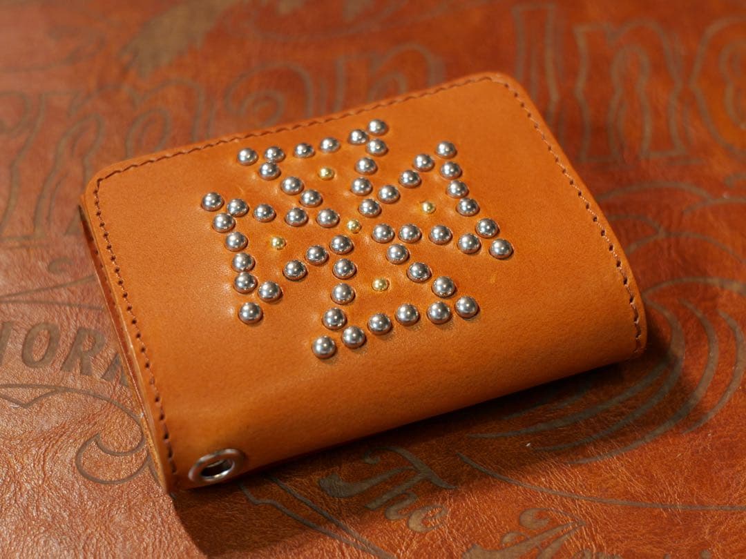 栃木レザー　ウォレット　財布　トラッカー　アイアンクロス　スタッズ　ミニ　二つ折