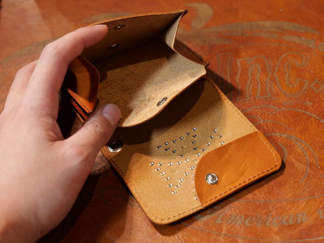 栃木レザー　ウォレット　財布　トラッカー　アイアンクロス　スタッズ　ミニ　二つ折