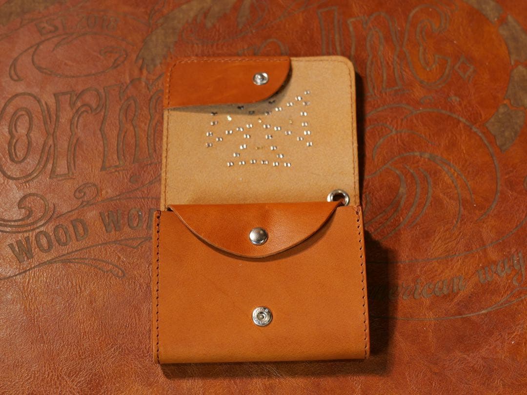 栃木レザー　ウォレット　財布　トラッカー　アイアンクロス　スタッズ　ミニ　二つ折