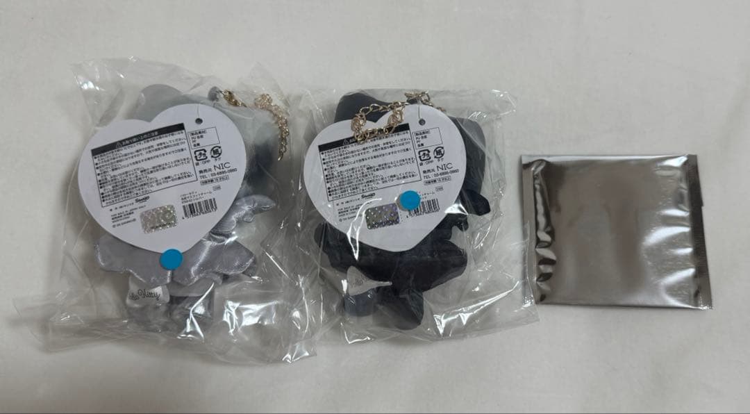 非売品ステッカー付 合皮マスコットチャーム 全2種 キティ エンジェルブラック