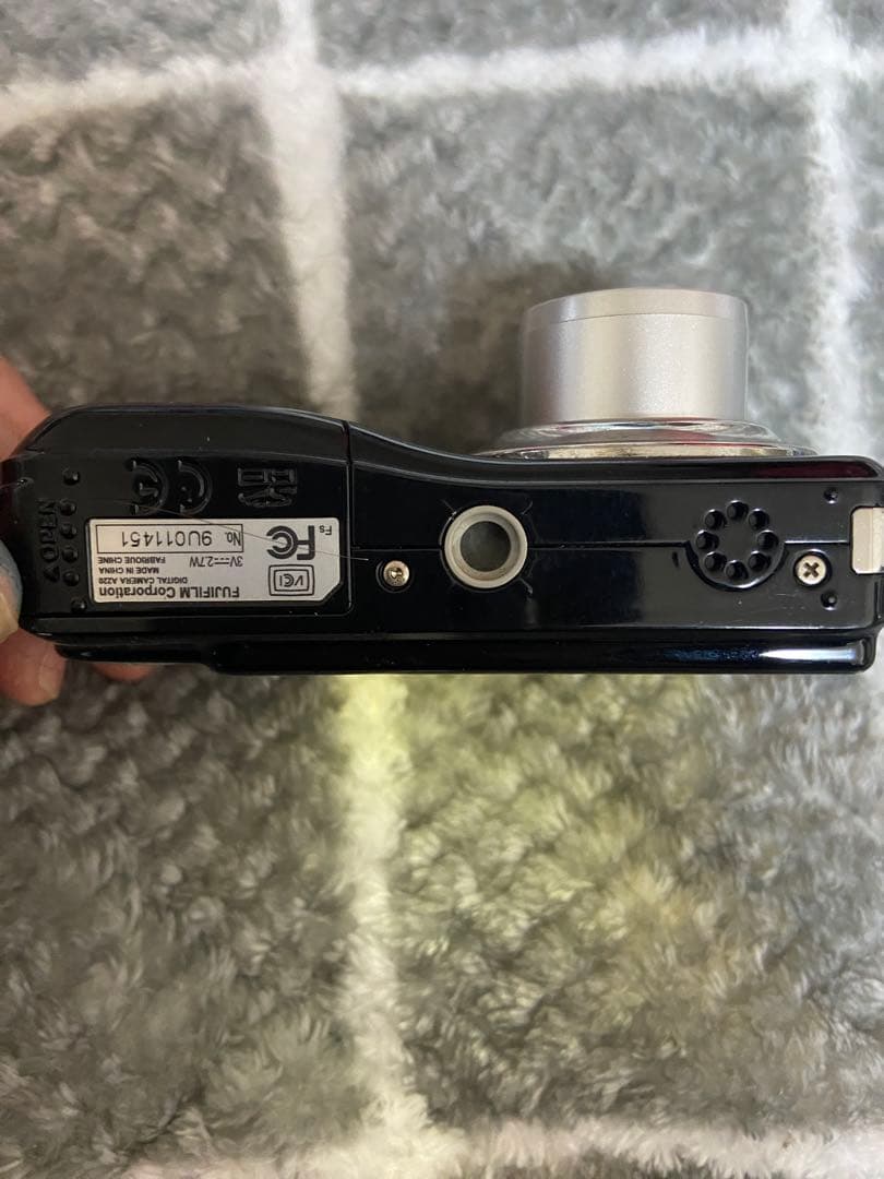FUJIFILM　 デジカメ 　A220　単三乾電池駆動　コンデジ