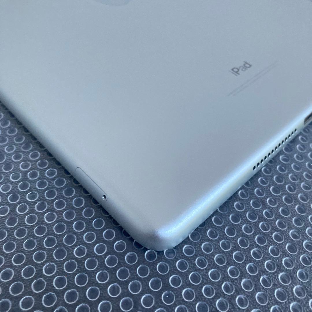 3132 美品☆電池ほぼ新品☆iPad5 第5世代 32GB SIMフリー☆