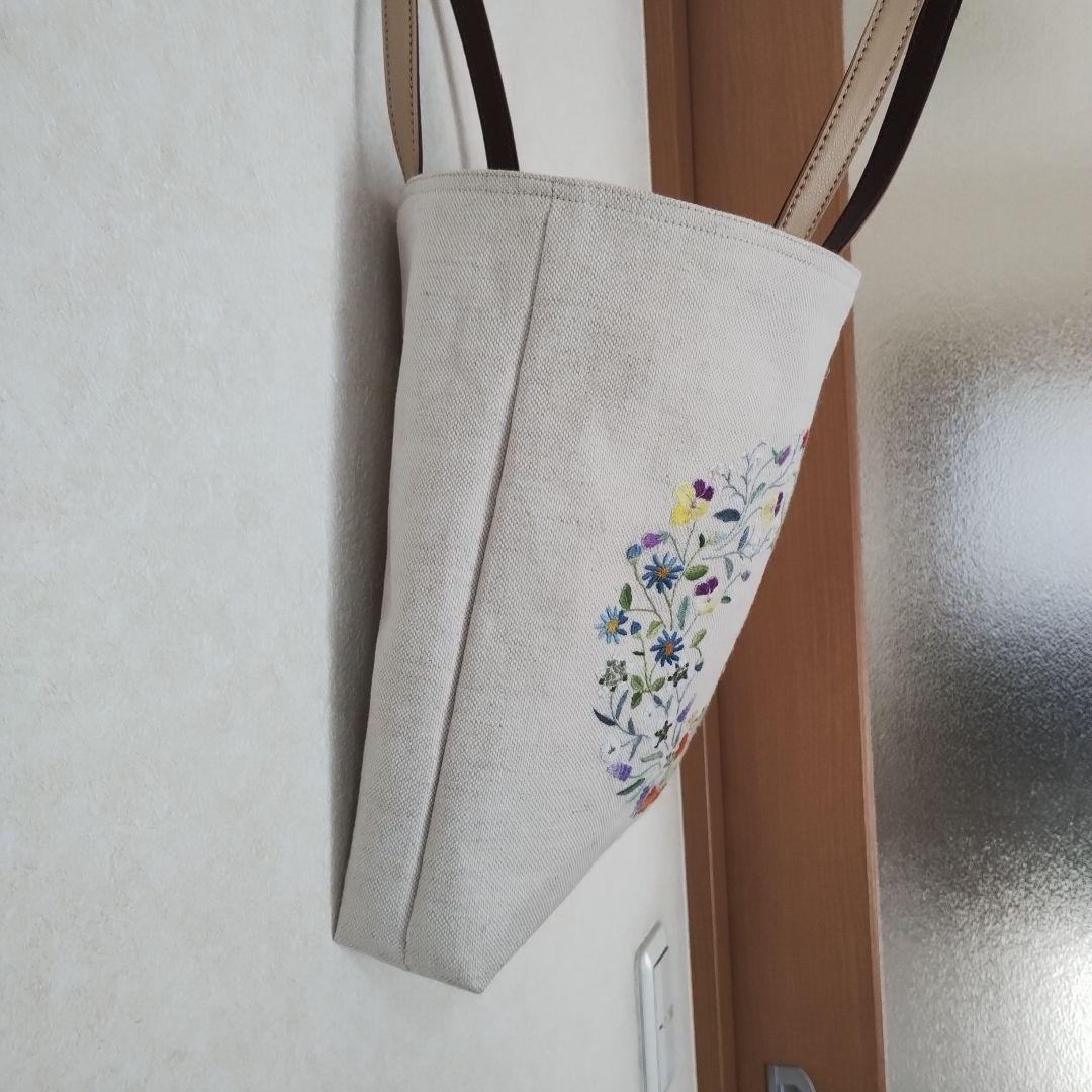 ハンドメイド 手刺繍 小さなお花のト― トバック