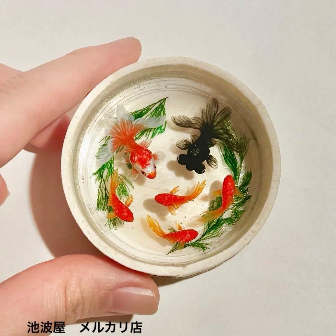 【専用ページ】木桶で泳ぐ金魚　大　（琉金紅白1匹、出目金 1匹、和金4匹）　置物