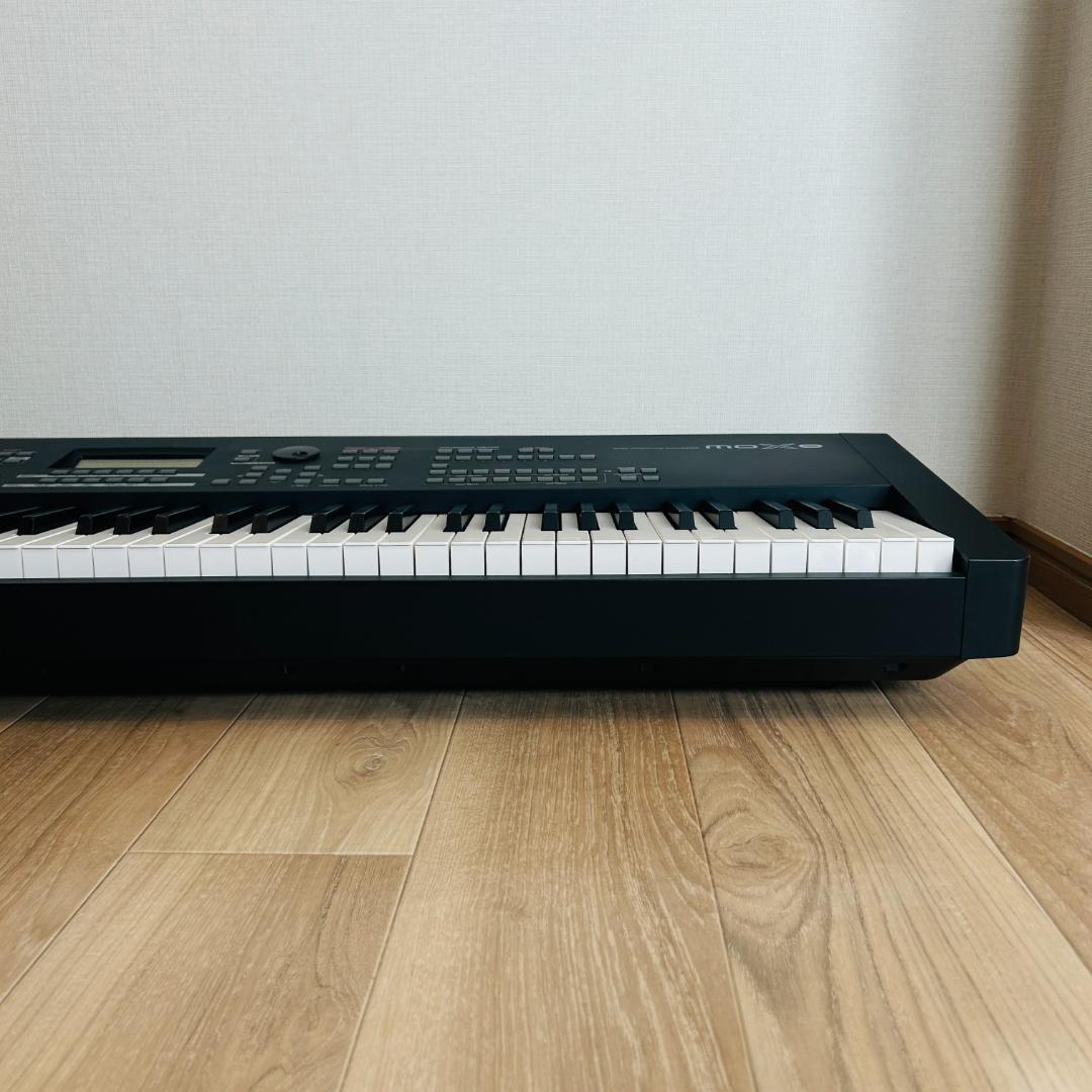 YAMAHA MOX8 ワークステーションシンセサイザー 88鍵 ペダル付き