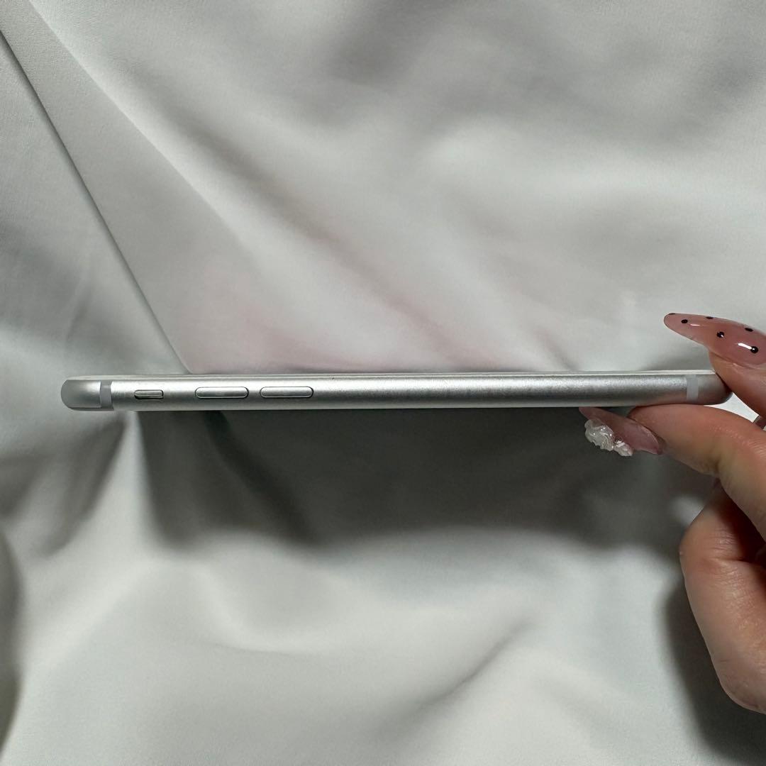 Apple iPhone7 本体　 シルバー　初期化済み