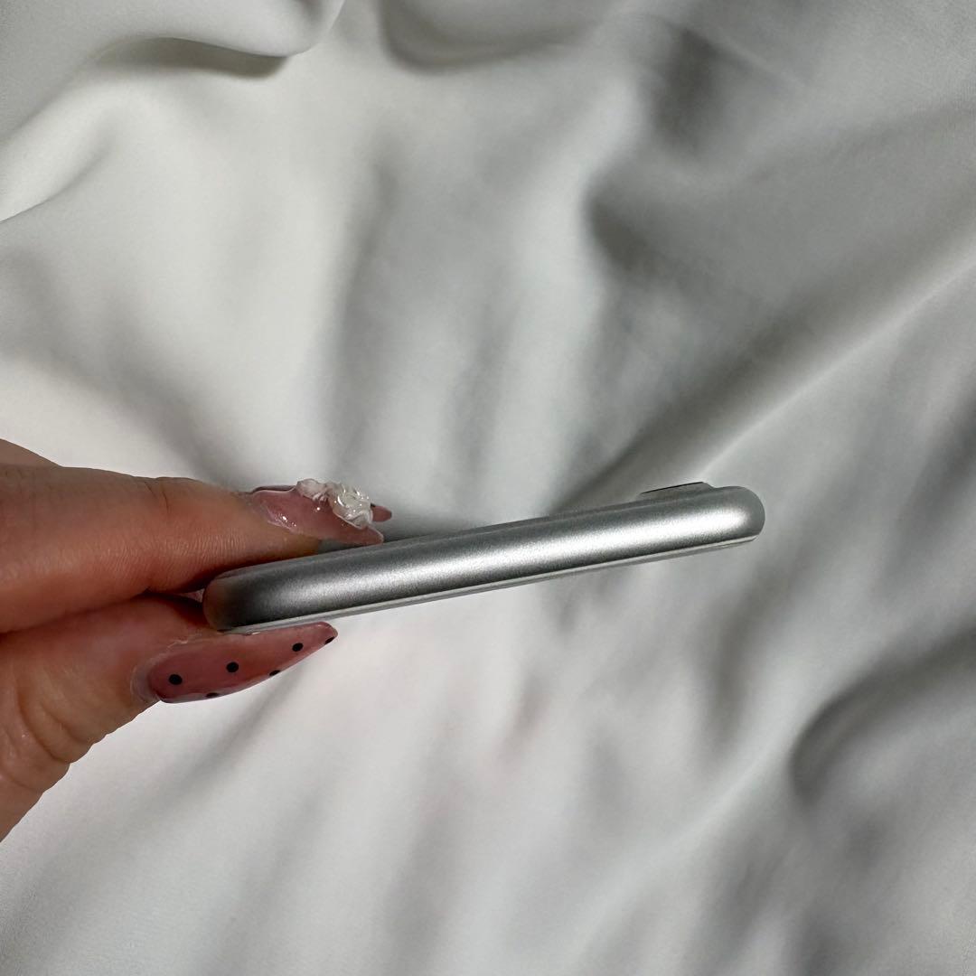 Apple iPhone7 本体　 シルバー　初期化済み