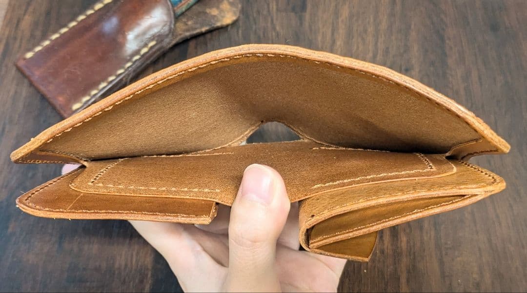 〝総手縫い〟ミドルウォレット ダイヤモンドパイソン 本革