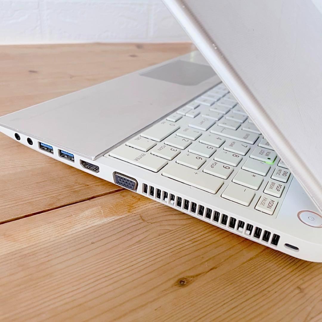 すぐ使える✨ メモリ8G✨新品SSD✨カメラ付 ノートパソコン✨趣味や事務作業