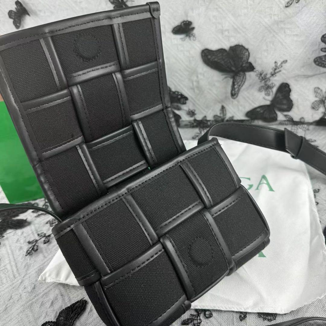 BOTTEGA VENETA ミニ ショルダーバッグ ブラック