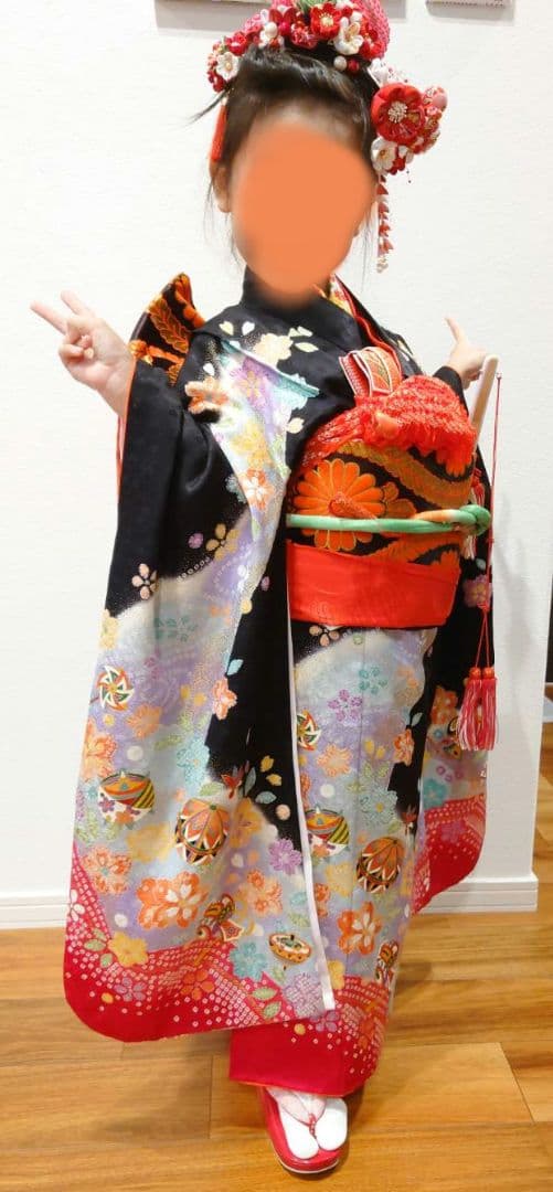 七五三用 正絹　花柄黒着物フルセット　着物　襦袢　帯　帯揚げ帯締め　バッグ　草履