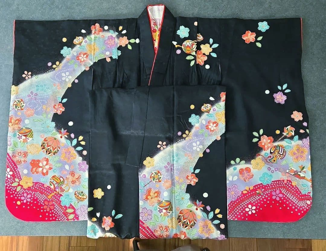 七五三用 正絹　花柄黒着物フルセット　着物　襦袢　帯　帯揚げ帯締め　バッグ　草履