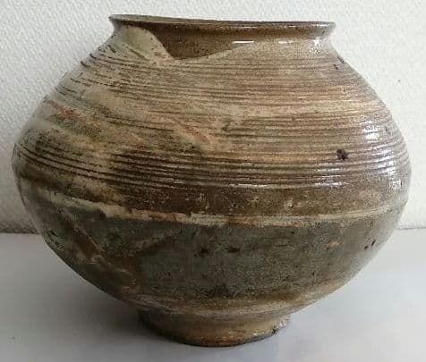 李朝　刷毛目刻線文壺