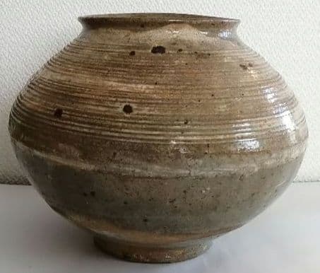 李朝　刷毛目刻線文壺