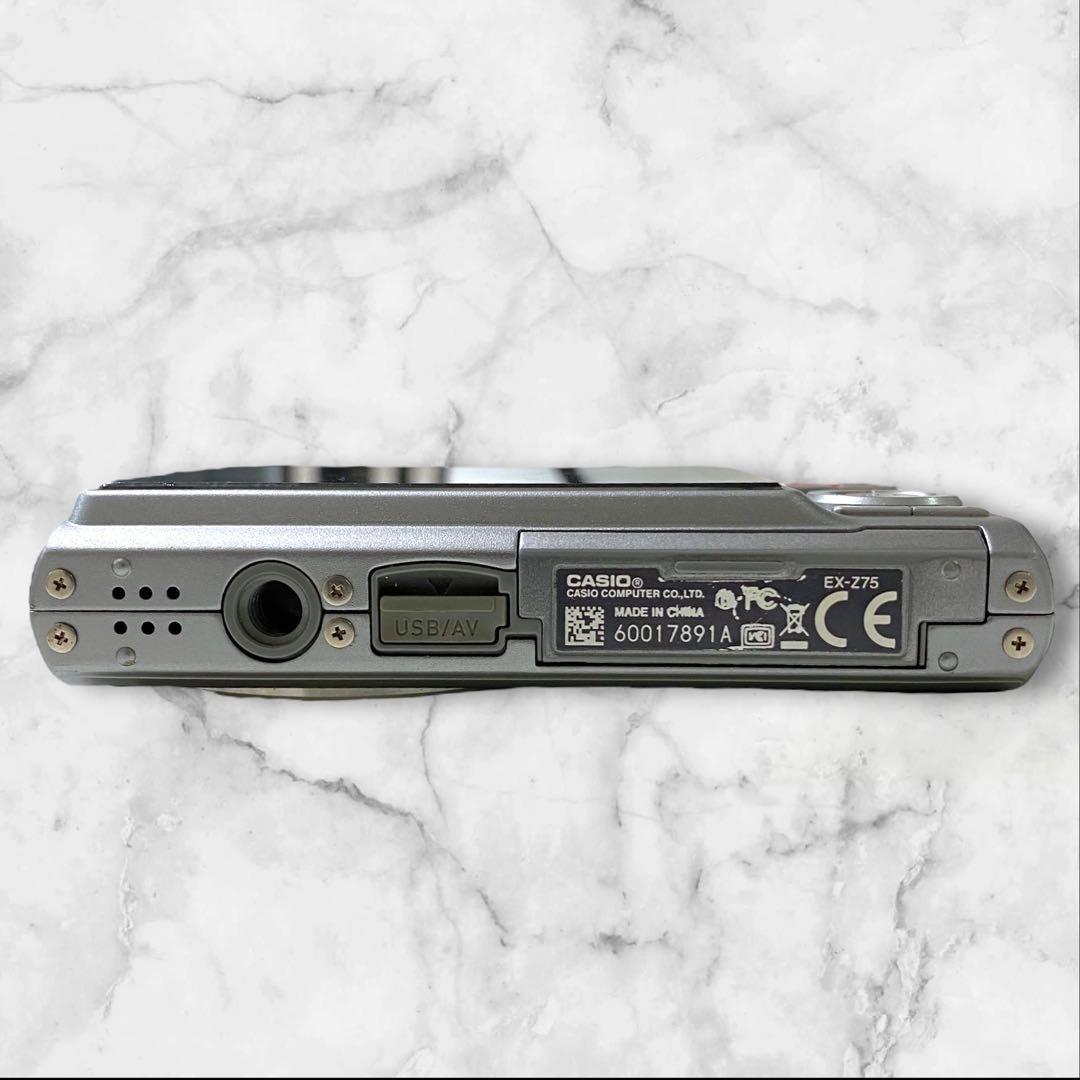 CASIO EXILIM EX-Z75 デジタルカメラ シルバー 充電器付き