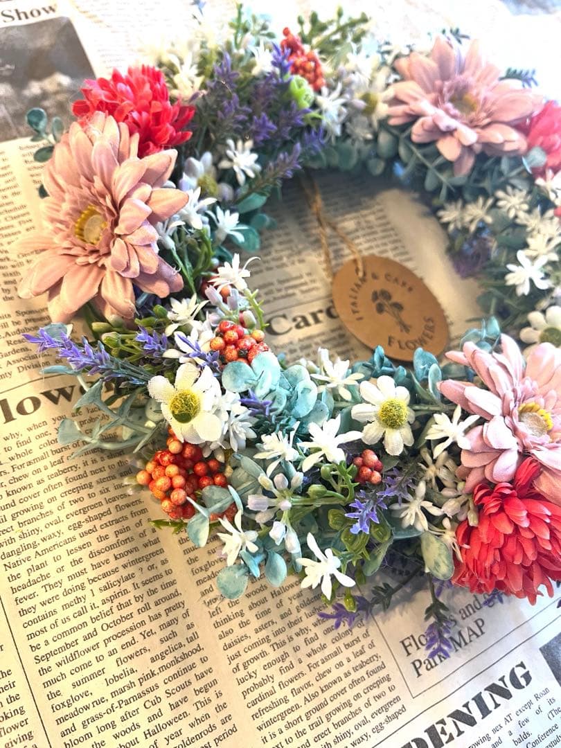 赤がポイントの華やかな❤︎アーティフィシャルフラワーリース　25cm