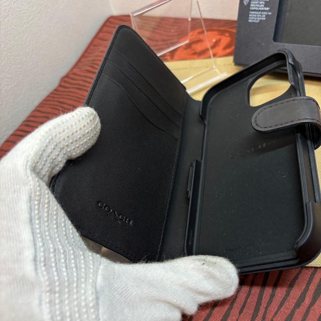 美品 COACH コーチ IPHONE15 フォリオ・シグネチャー キャンバス