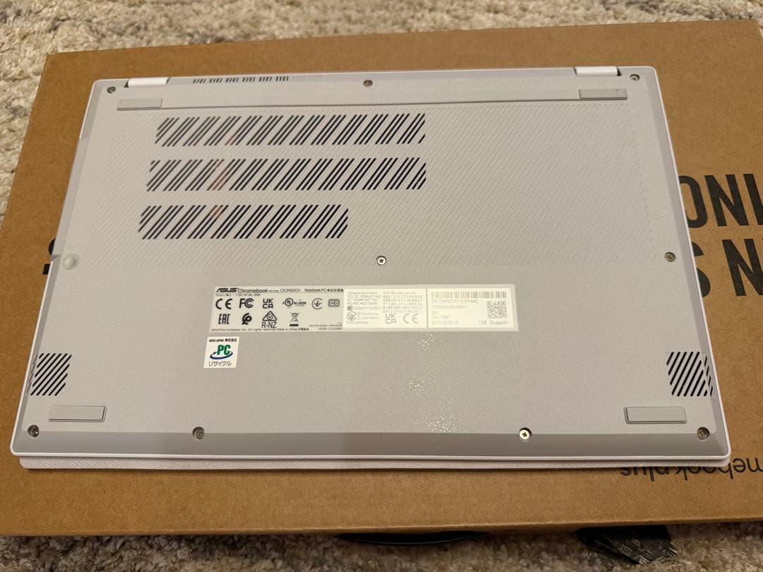 人気のホワイト‼️ASUS Chromebook Plus 13.3インチ