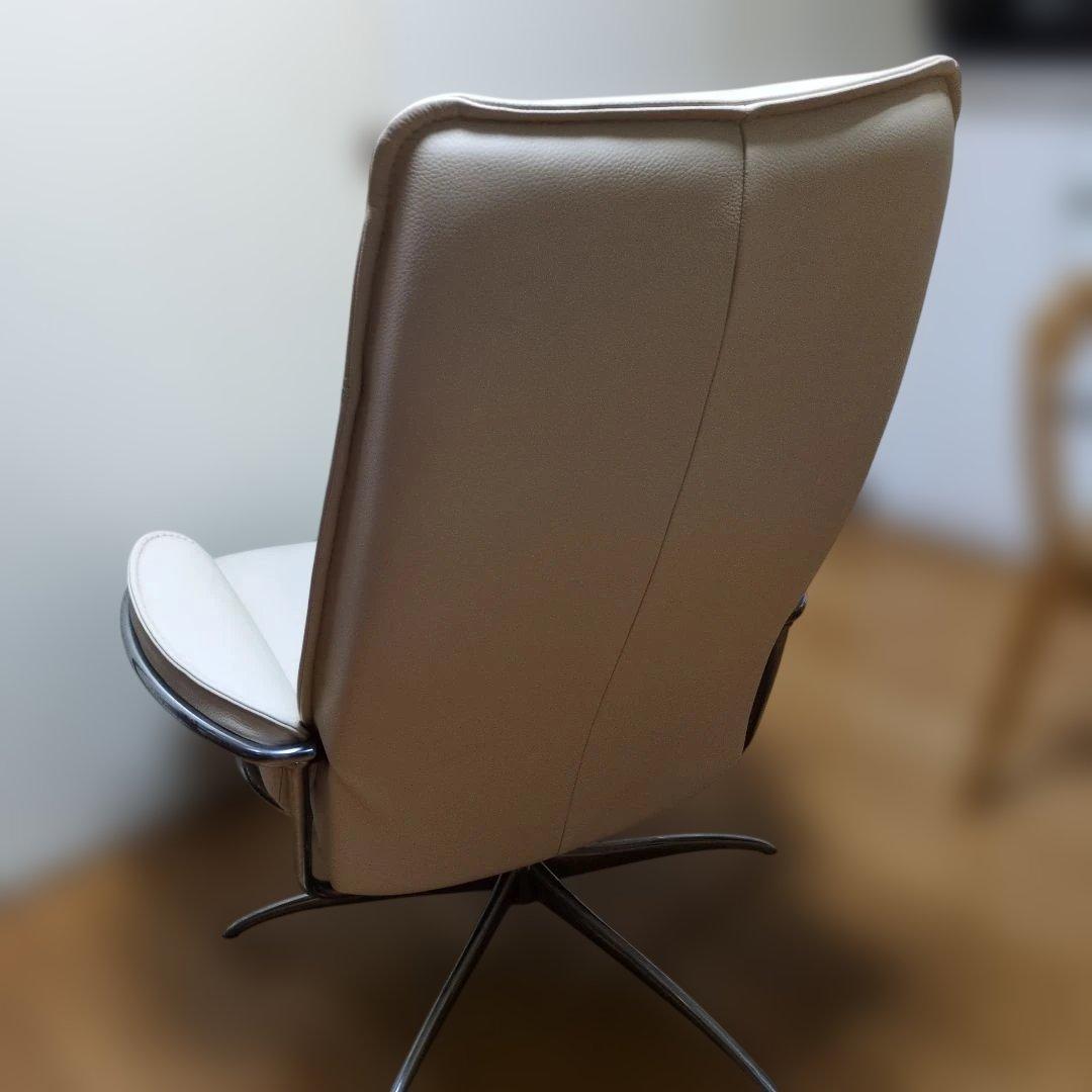 エコーネス　ホワイトレザーアームチェア