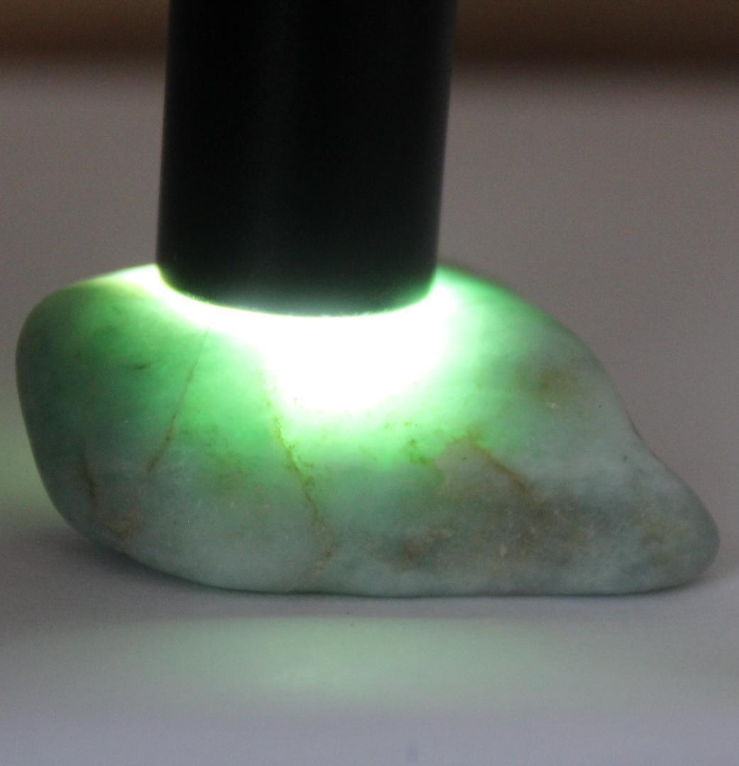 ［上質・透過良好］糸魚川翡翠 原石 25.0g