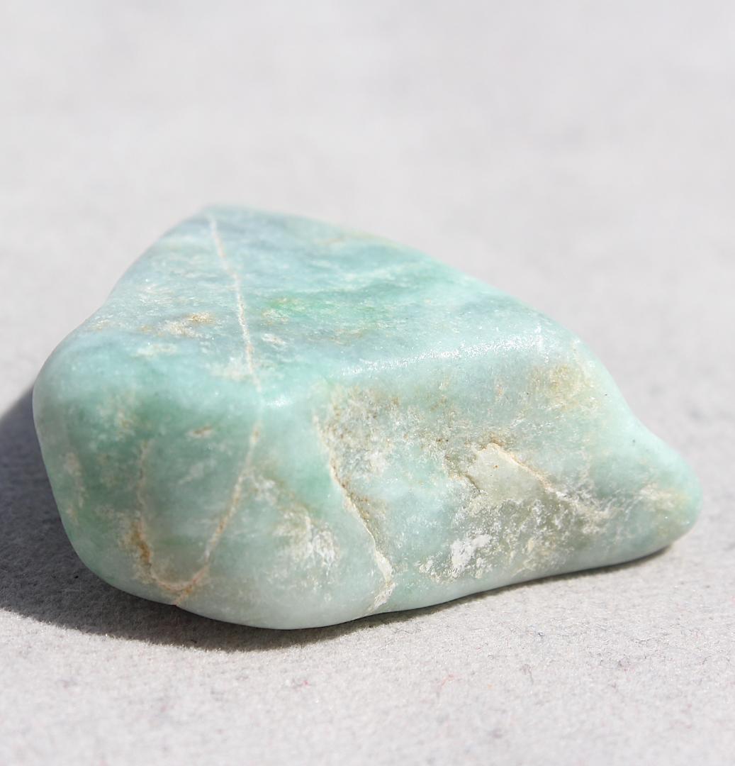 ［上質・透過良好］糸魚川翡翠 原石 25.0g