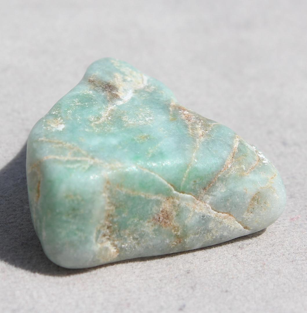 ［上質・透過良好］糸魚川翡翠 原石 25.0g