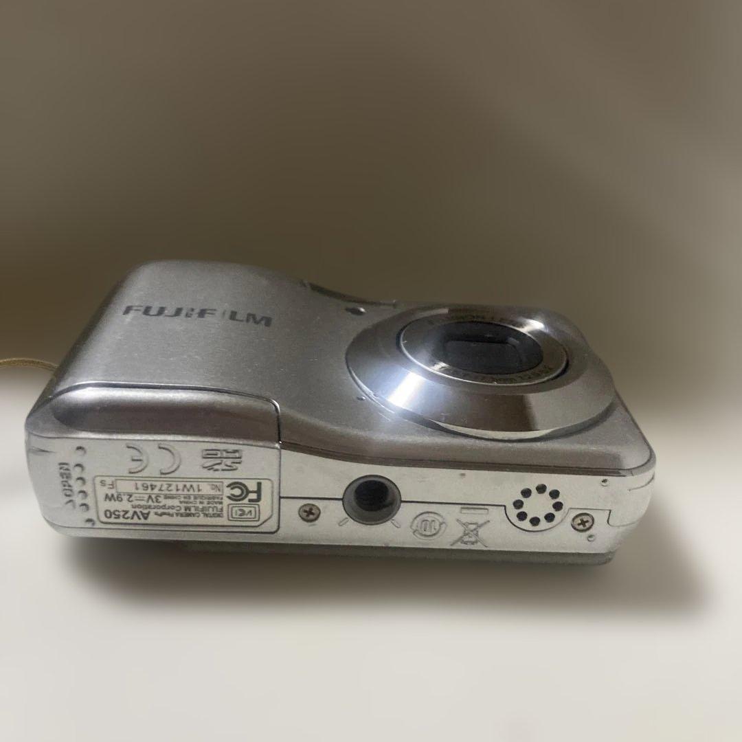 【動作確認済】FUJIFILM FinePix AV250 単三電池　デジカメ