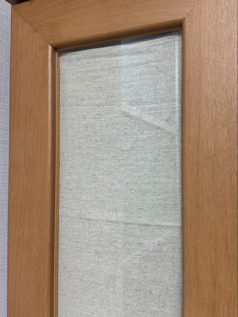 木製ガラス扉付き収納キャビネット　食器棚