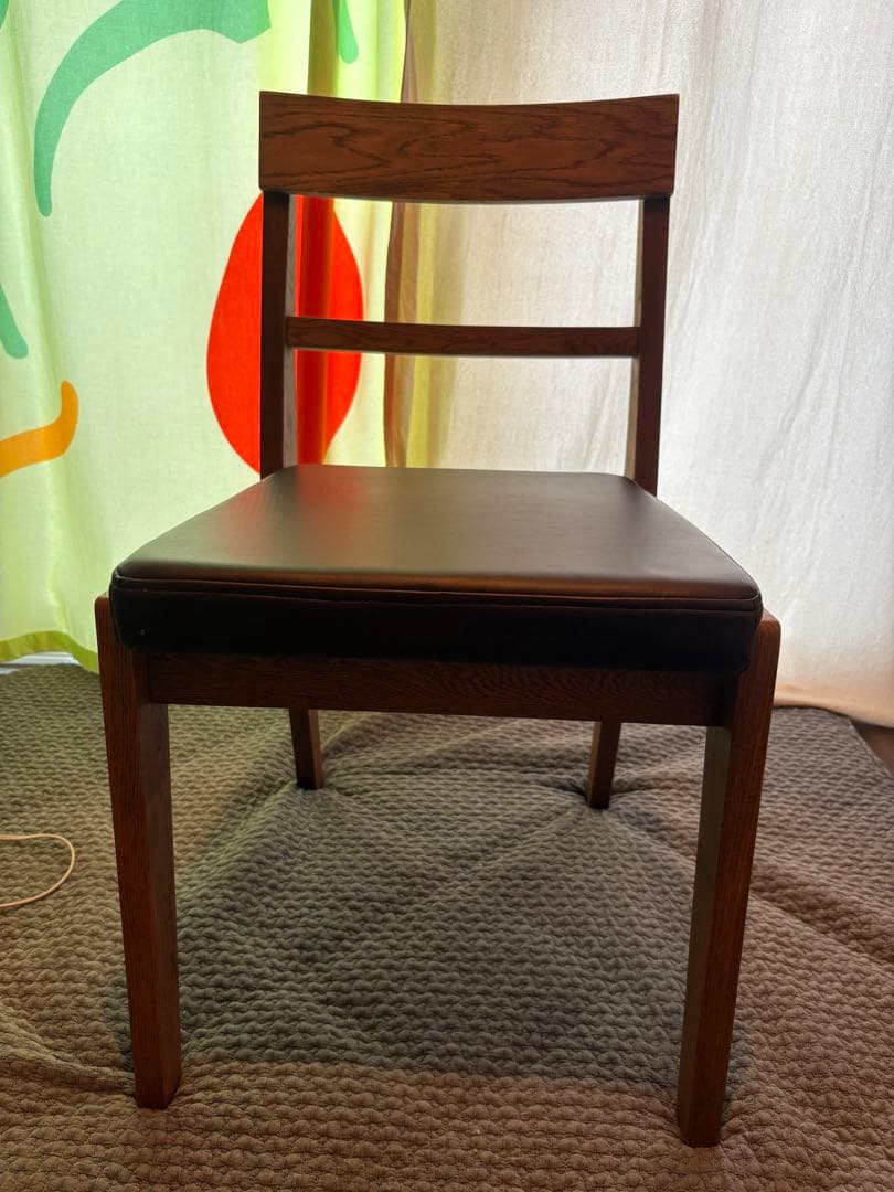 ダークブラウン 木製椅子 シンプルデザイン　ウニコ