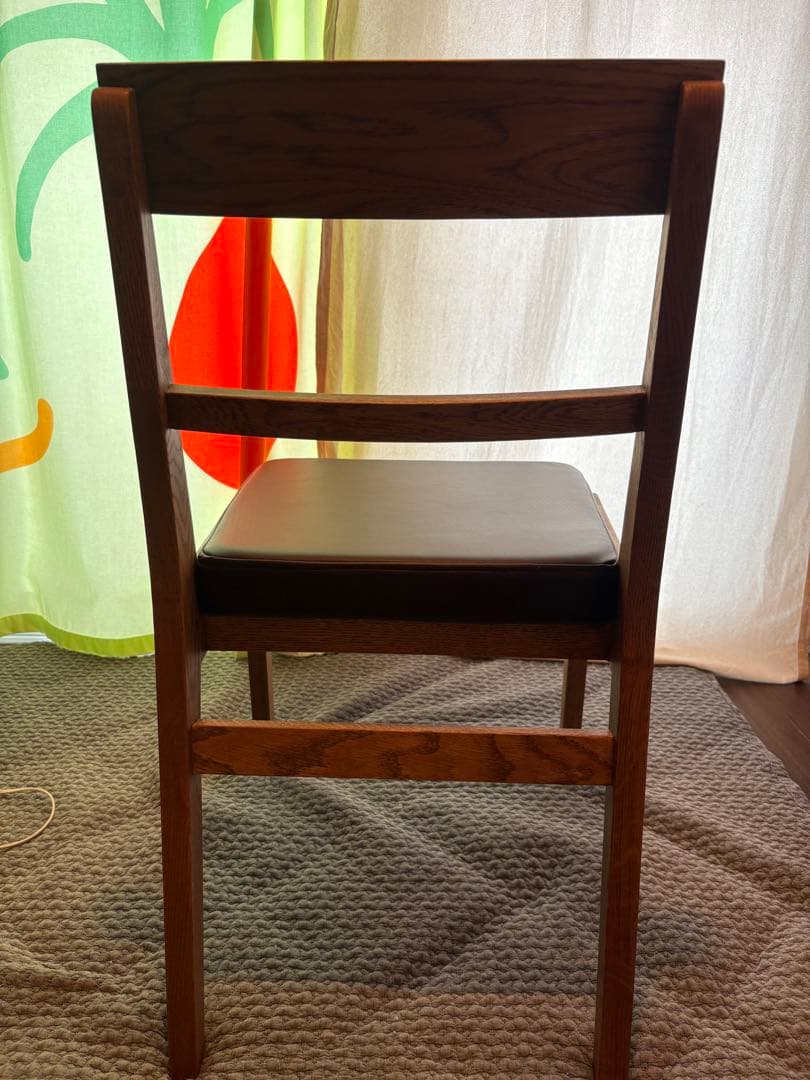 ダークブラウン 木製椅子 シンプルデザイン　ウニコ