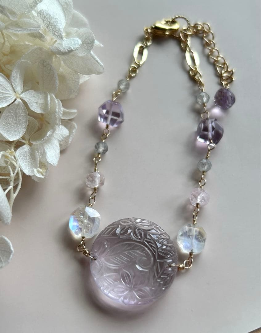 ピンクアメジストプルメリアリーフカービング＆ブルムーンとモルガナイトブレスレット