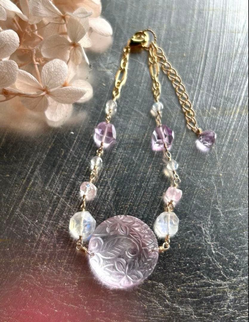 ピンクアメジストプルメリアリーフカービング＆ブルムーンとモルガナイトブレスレット