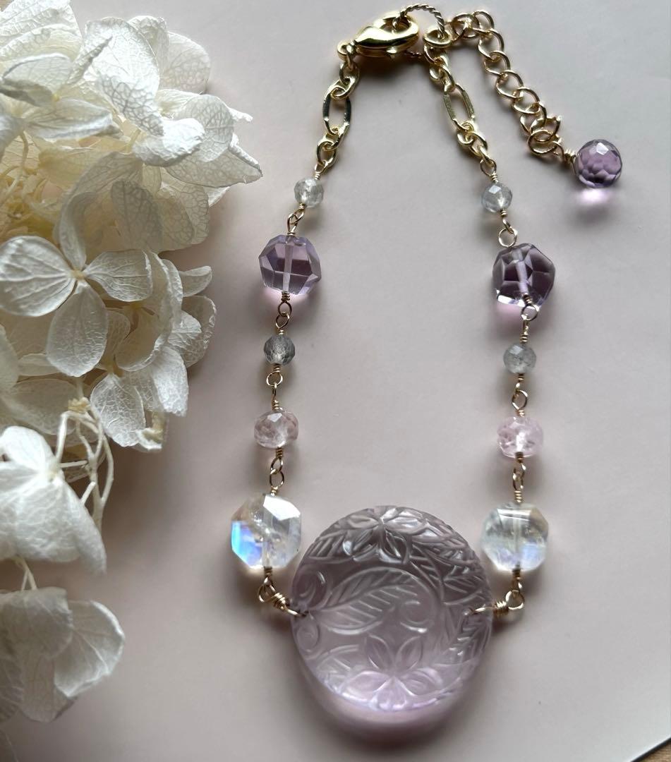 ピンクアメジストプルメリアリーフカービング＆ブルムーンとモルガナイトブレスレット