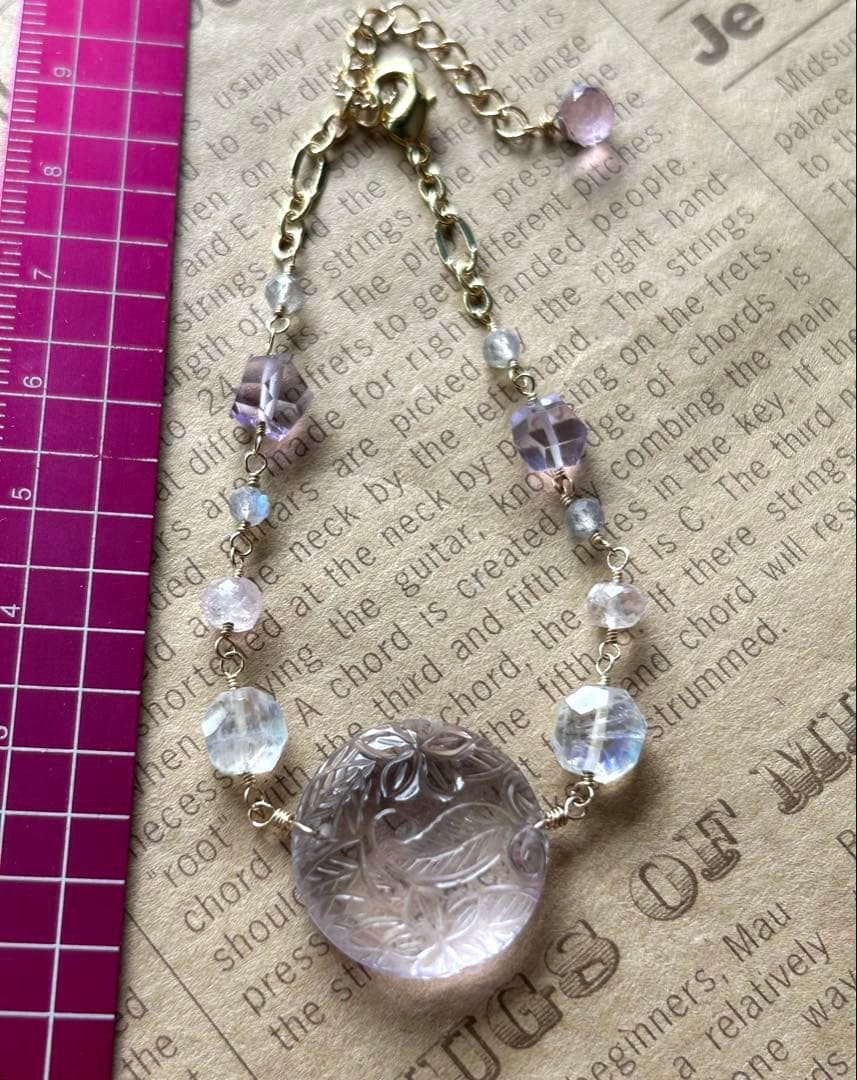 ピンクアメジストプルメリアリーフカービング＆ブルムーンとモルガナイトブレスレット