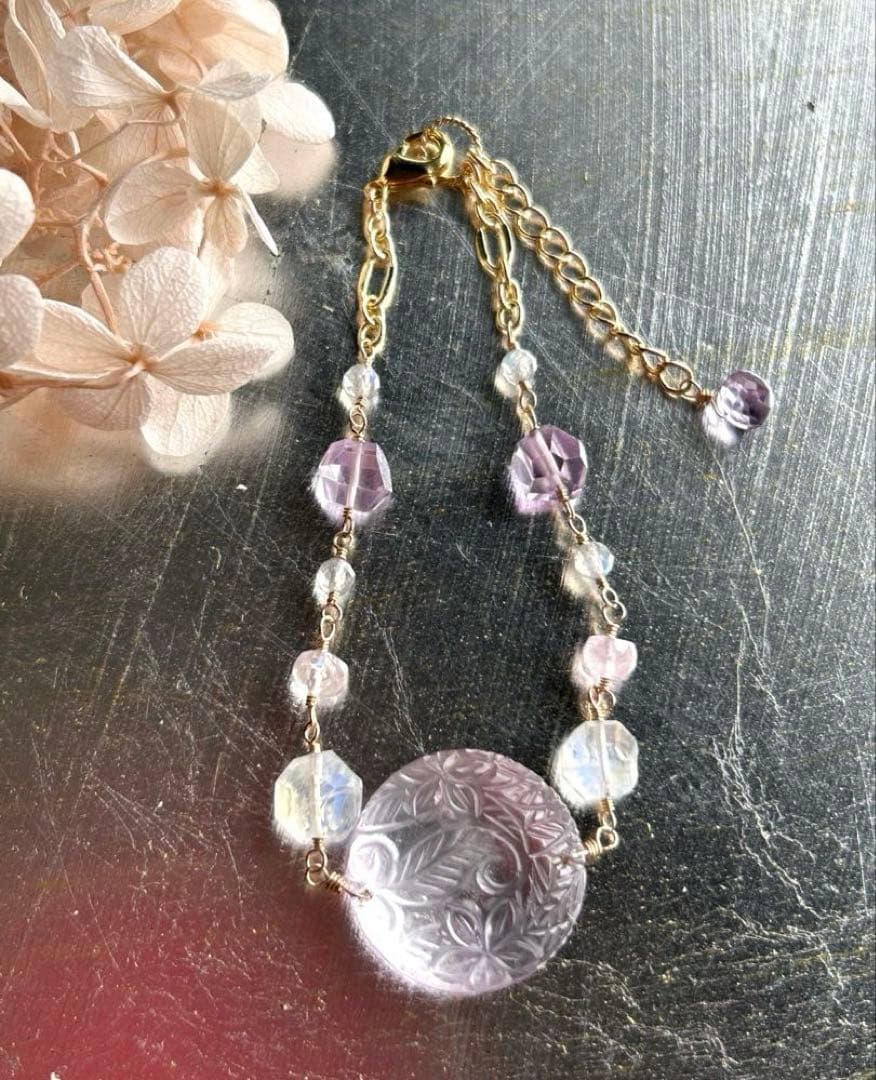 ピンクアメジストプルメリアリーフカービング＆ブルムーンとモルガナイトブレスレット