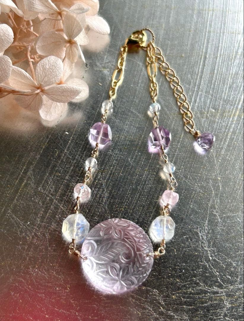 ピンクアメジストプルメリアリーフカービング＆ブルムーンとモルガナイトブレスレット